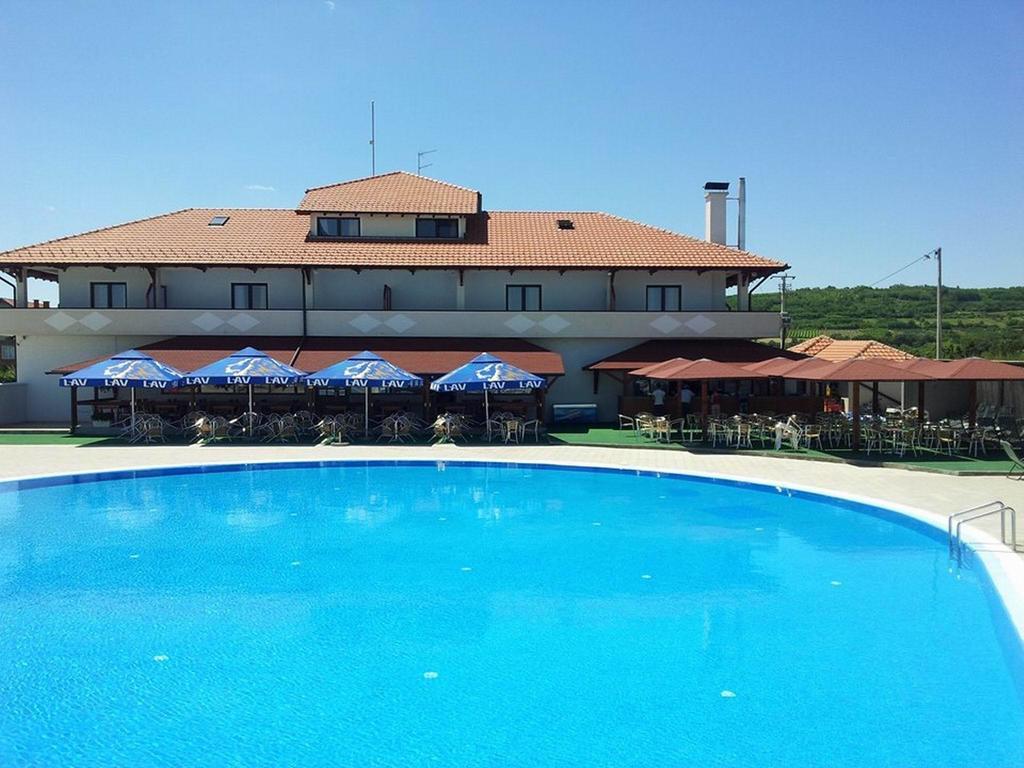Bazeni Baikal Hotel Topola Exterior photo