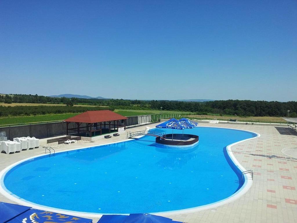 Bazeni Baikal Hotel Topola Exterior photo