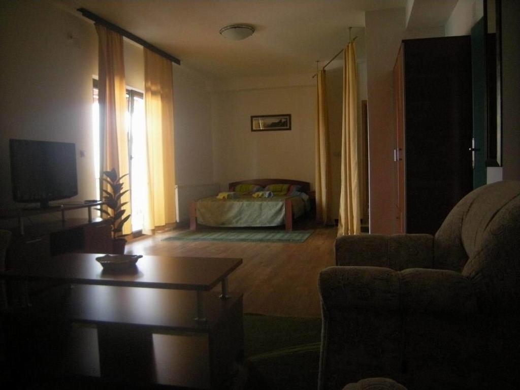 Bazeni Baikal Hotel Topola Exterior photo